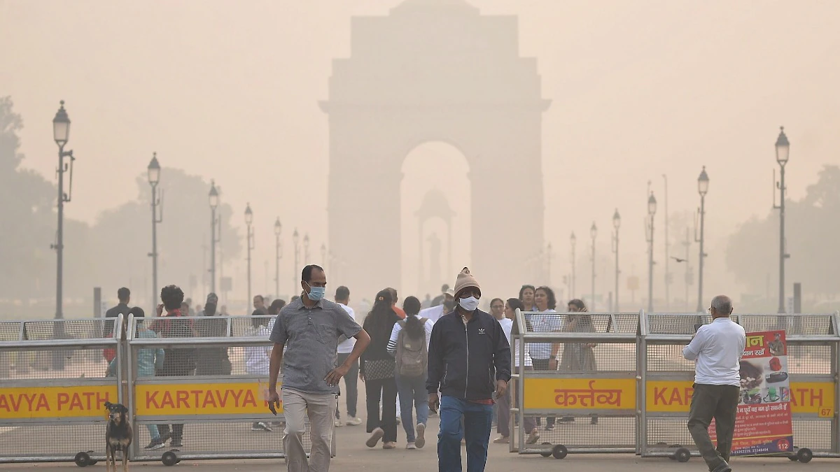 दिल्ली :15 इलाकों में AQI 300 से नीचे,कोहरे से भीषण ठंड