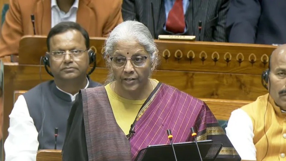 National News: बजट 2026 का असर आम आदमी पर, कपड़े-जूते सस्ते, शराब और ट्रेडिंग पड़ेगी भारी