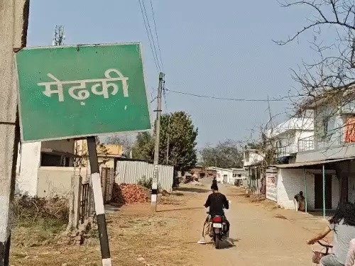 CG News : छत्तीसगढ़ के इस गांव में ‘चुगली’ की तो लगेगा 5,000 का जुर्माना, शराब पर भी कड़े नियम