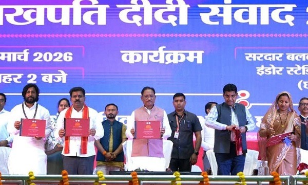 CG News: छत्तीसगढ़ की महिलाएं बनीं आत्मनिर्भर, ‘लखपति दीदी संवाद’ में मिली नई पहचान, महिला दिवस पर मुख्यमंत्री ने लखपति दीदियों को किया सम्मानित