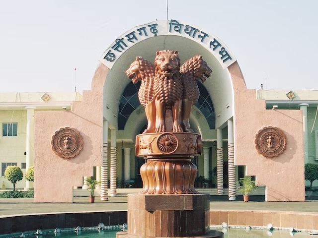 CG News: छत्तीसगढ़ विधानसभा में अफीम खेती और धान खरीदी पर विपक्षी हंगामा, 29 विधायक सस्पेंड