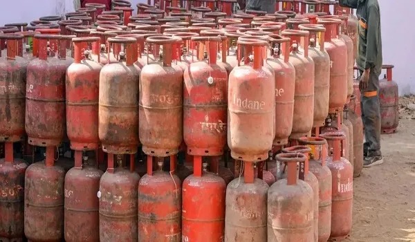 CG News: रसोई गैस बुकिंग पर नया नियम लागू, ग्रामीण और शहरी उपभोक्ताओं को अब करना होगा अधिक इंतजार