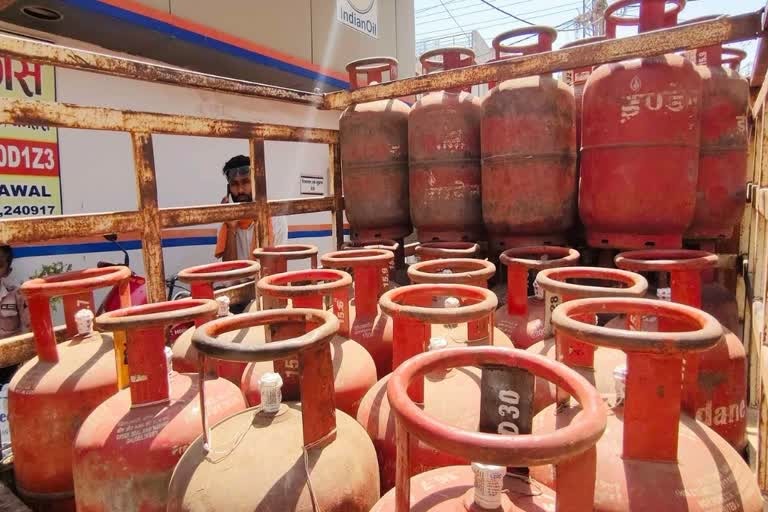 CG News: बालोद में गैस सिलेंडर को लेकर अफरा-तफरी, सर्वर डाउन होने से बुकिंग ठप; एजेंसियों ने कहा– जल्द सामान्य होगी स्थिति