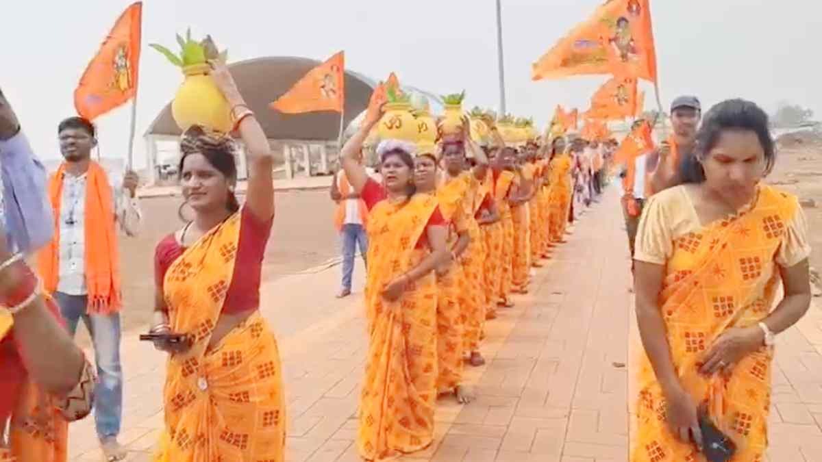 CG News: 2300 शिक्षक भर्ती की मांग पर अनशन, नवरात्रि में निकली कलश यात्रा को पुलिस ने रोका