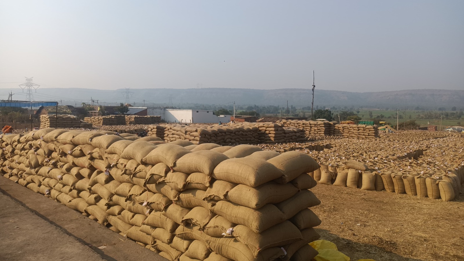 CG News: सरकारी लेटलतीफी से संकट में 'धान', बेमौसम बारिश ने बढ़ाई समितियों की चिंता, अब तक सिर्फ 37% उठाव