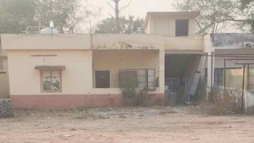 CG News: गरियाबंद में सरकारी आवासों पर कब्जा, नियमों की अनदेखी से अधिकारी खुद आवास से वंचित