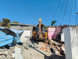 CG News: छत्तीसगढ़ के अंबिकापुर में अवैध कब्जों पर बड़ी कार्रवाई, 42 मकान ढहाए गए