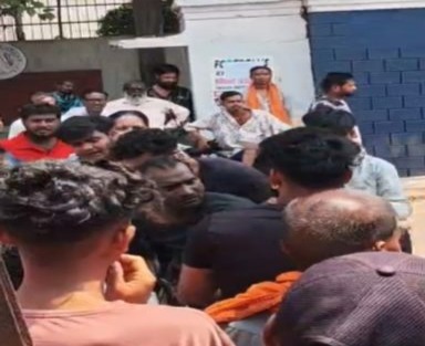 CG News: भिलाई की गैस एजेंसी में बाउंसरों ने की मारपीट, ग्राहक से धक्का-मुक्की का वीडियो वायरल