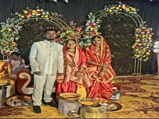 CG News: कोंडागांव में अनोखी शादी, युवक ने एक ही मंडप में दो लड़कियों के साथ लिए सात फेरे