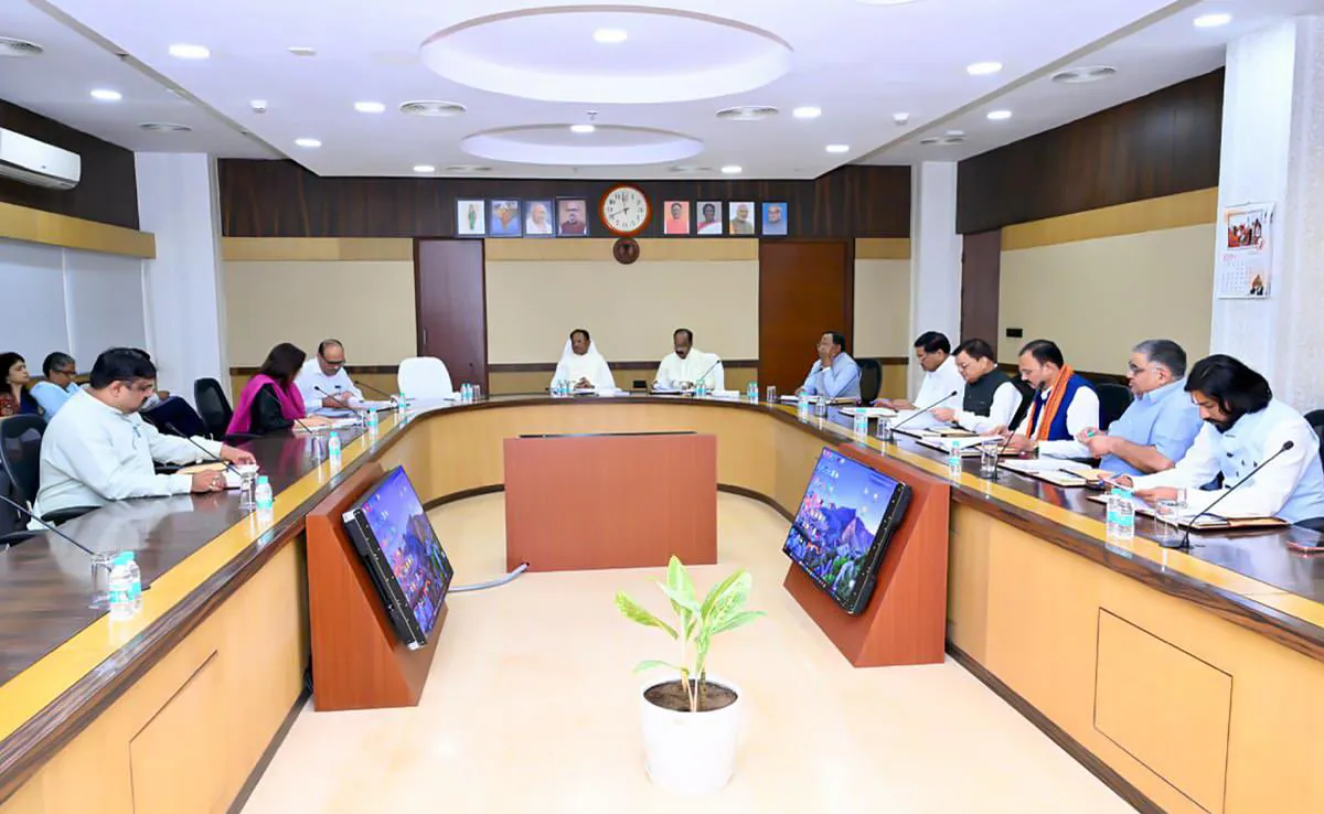 CG News: छत्तीसगढ़ कैबिनेट का बड़ा फैसला, UCC लागू करने के लिए कमेटी गठित, महिलाओं को संपत्ति रजिस्ट्रेशन में 50% छूट