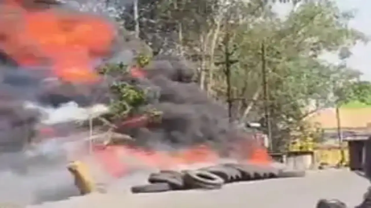 CG News: कोरबा में टायर गोदाम में लगी भीषण आग, लाखों का नुकसान