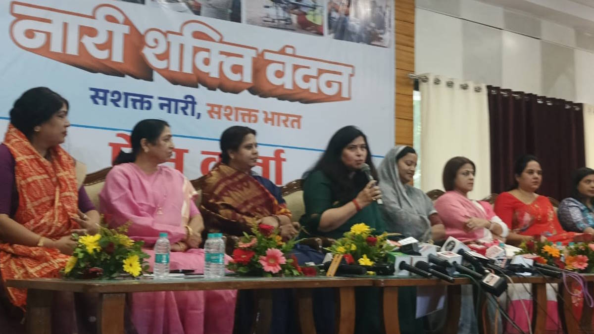 CG News: नारी शक्ति वंदन अधिनियम पर सरोज पांडेय का बयान, महिलाओं को मिलेगा 33% आरक्षण, राजनीति में नया युग शुरू