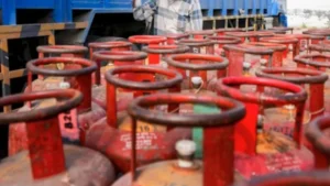 CG News: रायपुर में सिलेंडर में पानी भरकर सप्लाई का आरोप, उपभोक्ता ने की शिकायत