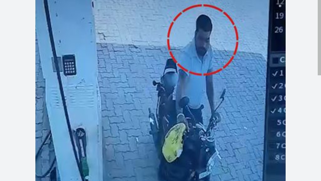 CG News: बिलासपुर में युवक ने खुद को लगाई आग, CCTV में कैद घटना, हालत गंभीर