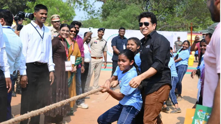 CG News: दंतेवाड़ा में सचिन तेंदुलकर का खास दौरा, खेल मैदान विकसित करने की बड़ी घोषणा