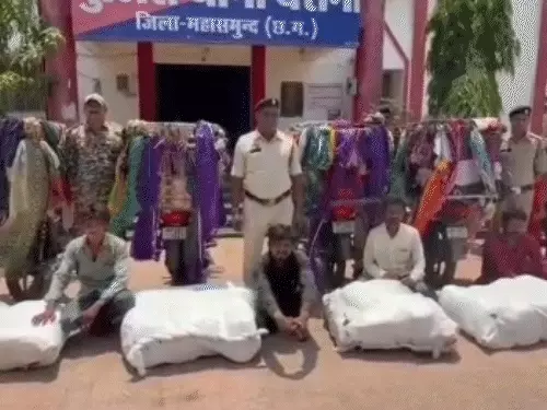 CG News: छत्तीसगढ़ में कपड़े बेचने की आड़ में गांजा तस्करी का खुलासा, 378 किलो नशा बरामद, अंतरराज्यीय गिरोह का भंडाफोड़