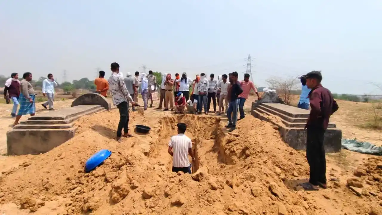 CG News: कोरबा में विवाहिता की संदिग्ध मौत, दफन के 4 दिन बाद कब्र से निकाला गया शव