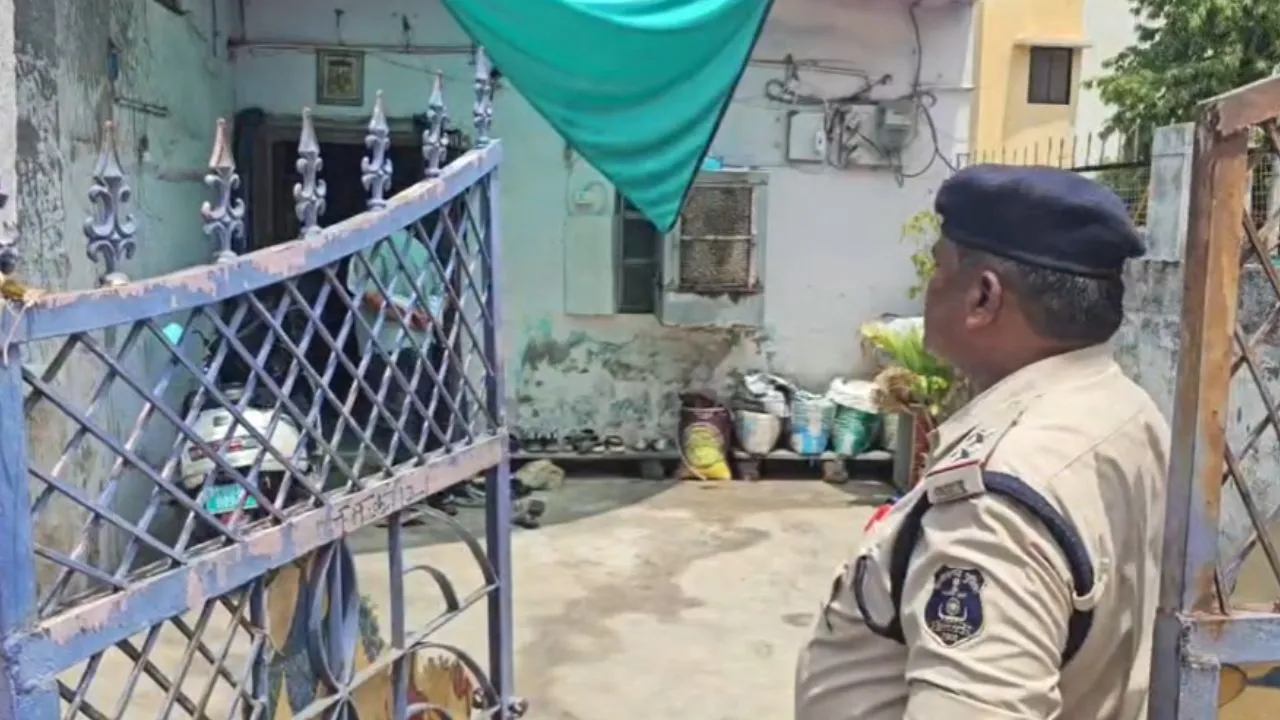 CG News: दुर्ग में पति-पत्नी समेत दो बच्चों की संदिग्ध मौत, घर से मिला सुसाइड नोट