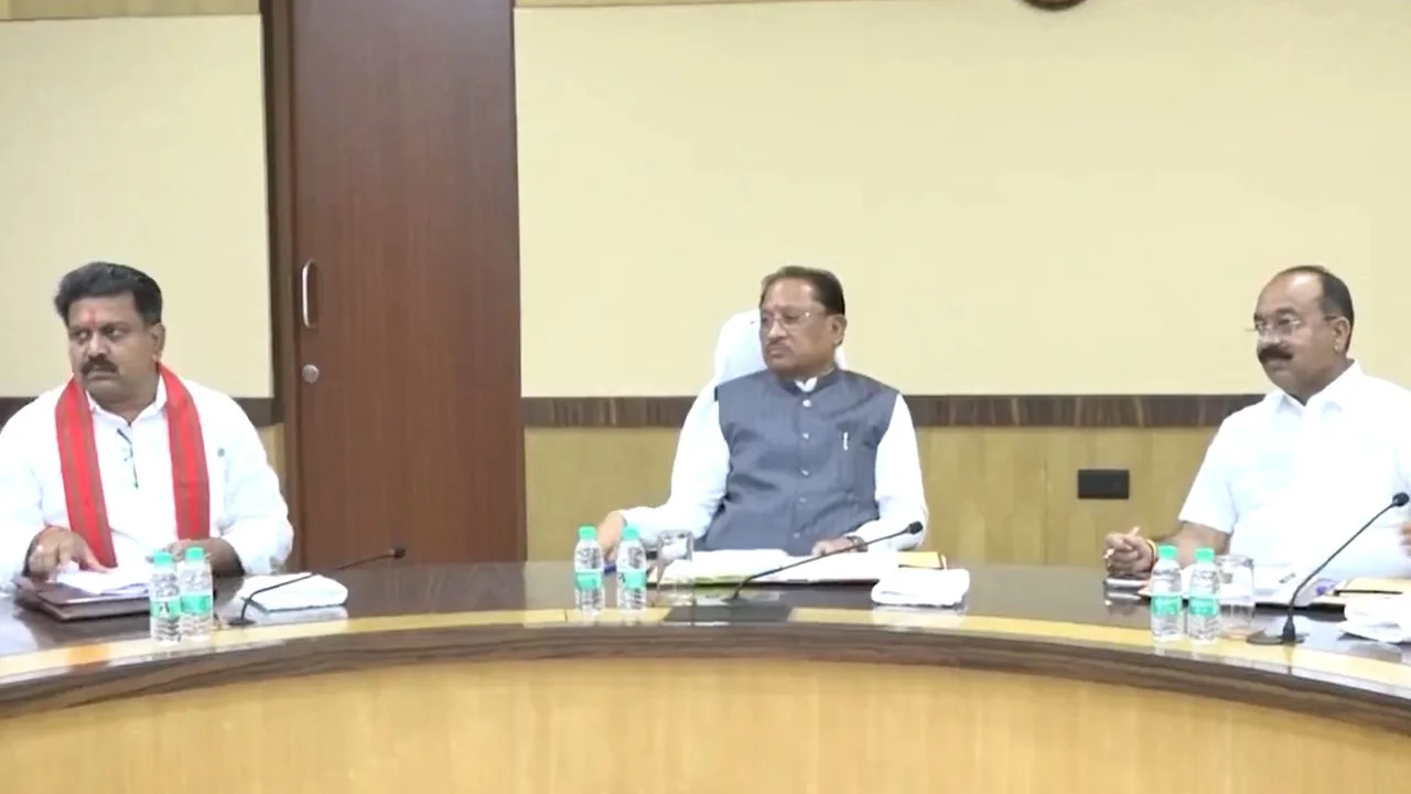 CG News: साय कैबिनेट के बड़े फैसले! ठेकेदारों को राहत, स्क्रैप नीलामी और भर्ती व्यवस्था में बदलाव