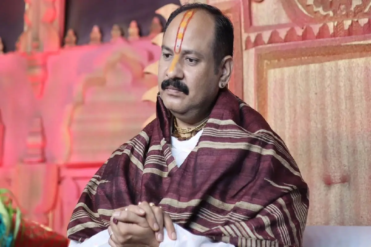 CG News: राजनांदगांव में पंडित प्रदीप मिश्रा की कथा के नाम पर 21 लाख की कथित ठगी, पुलिस ने दर्ज किया मामला