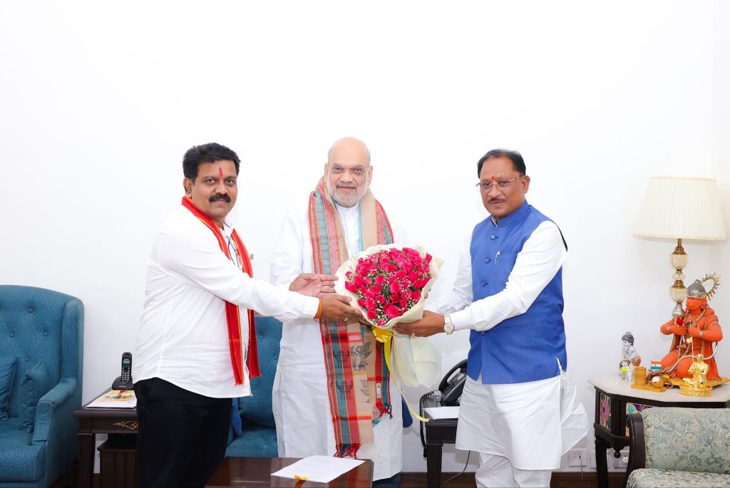 CG News: दिल्ली में अमित शाह और सीएम विष्णुदेव साय की बैठक, बस्तर विकास मॉडल और नक्सल प्रभावित क्षेत्रों पर फोकस