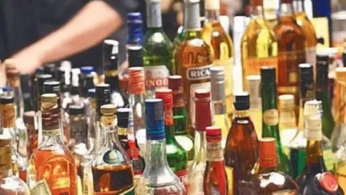 CG News: छत्तीसगढ़ शराब घोटाला: ED की छापेमारी में कैश-सोना बरामद, 380 करोड़ की संपत्ति अटैच