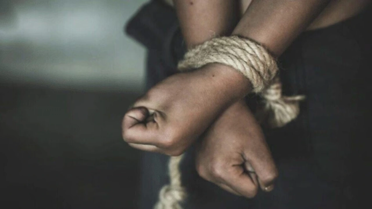 CG News: छत्तीसगढ़ की 35 युवतियों को नौकरी का झांसा देकर झारखंड में बंधक बनाने का आरोप, रेस्क्यू अभियान शुरू