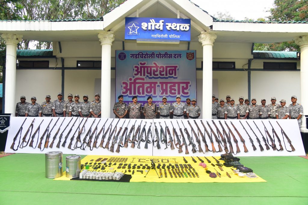 CG News: गढ़चिरौली में नक्सलवाद पर करारा प्रहार, 8 नक्सली गिरफ्तार, भारी मात्रा में हथियार और नकदी बरामद