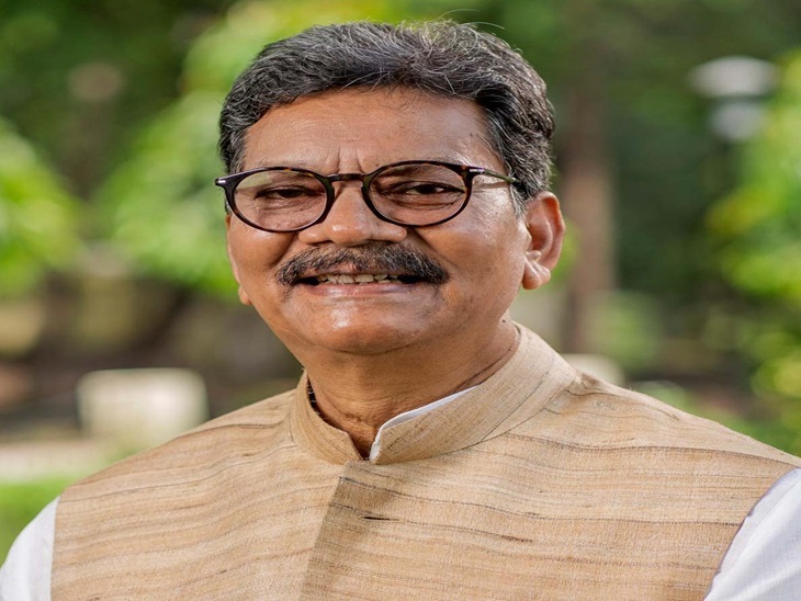 CG News: चरणदास महंत के बयान से बढ़ा सियासी तापमान, धार्मिक गुरुओं पर उठाए सवाल