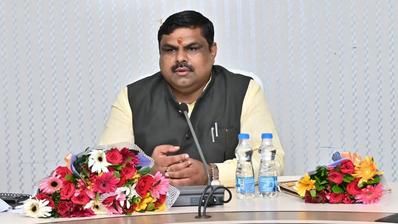 CG News: शिक्षा मंत्री गजेंद्र यादव के सख्त निर्देश, 5वीं तक 20 का पहाड़ा और फर्राटेदार हिंदी-अंग्रेजी जरूरी