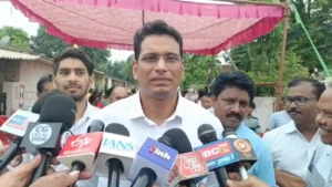 CG News: BSP के मकान खाली करने के नोटिस पर सियासत तेज, प्रभावित परिवारों के बीच पहुंचे विधायक देवेंद्र यादव