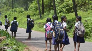CG News: छत्तीसगढ़ में गर्मी के चलते बढ़ सकती हैं स्कूलों की छुट्टियां, शिक्षा मंत्री बोले- मौसम नहीं सुधरा तो टलेगी स्कूल खुलने की तारीख