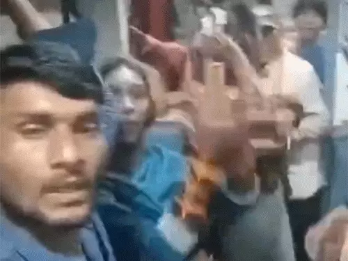 CG News: बिलासपुर रेल मंडल में किन्नर विवाद से मचा हड़कंप, वायरल वीडियो के बाद ट्रेन में हंगामा, पुलिस जांच में जुटी