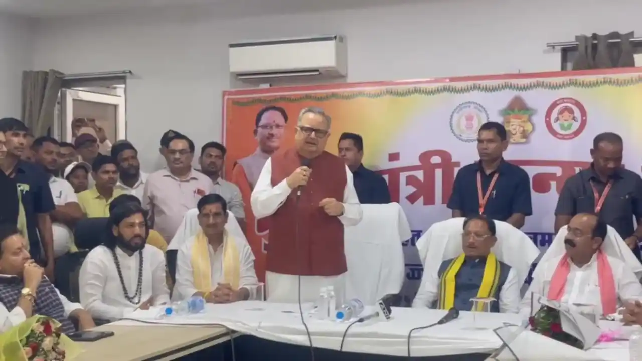 CG News: बेमेतरा में प्रशासन पर बरसे विधानसभा अध्यक्ष रमन सिंह, बोले- मुख्यमंत्री के प्रोटोकॉल में लापरवाही बर्दाश्त नहीं