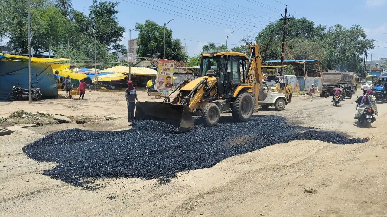CG News: 600 करोड़ की हाईवे परियोजना विवादों में, सड़क मरम्मत के तरीके पर भड़के लोग, जांच की मांग तेज