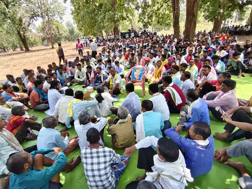 CG News: बिजली के लिए ग्रामीणों ने खून से लिखा पत्र, गरियाबंद के 48 गांवों की PM मोदी से भावुक अपील