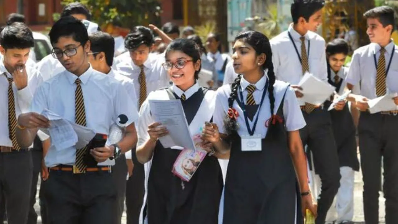 CG News: CBSE की नई पहल: वेरिफिकेशन के बाद भी नहीं बदले नंबर तो छात्र कर सकेंगे उत्तर पुस्तिका की जांच