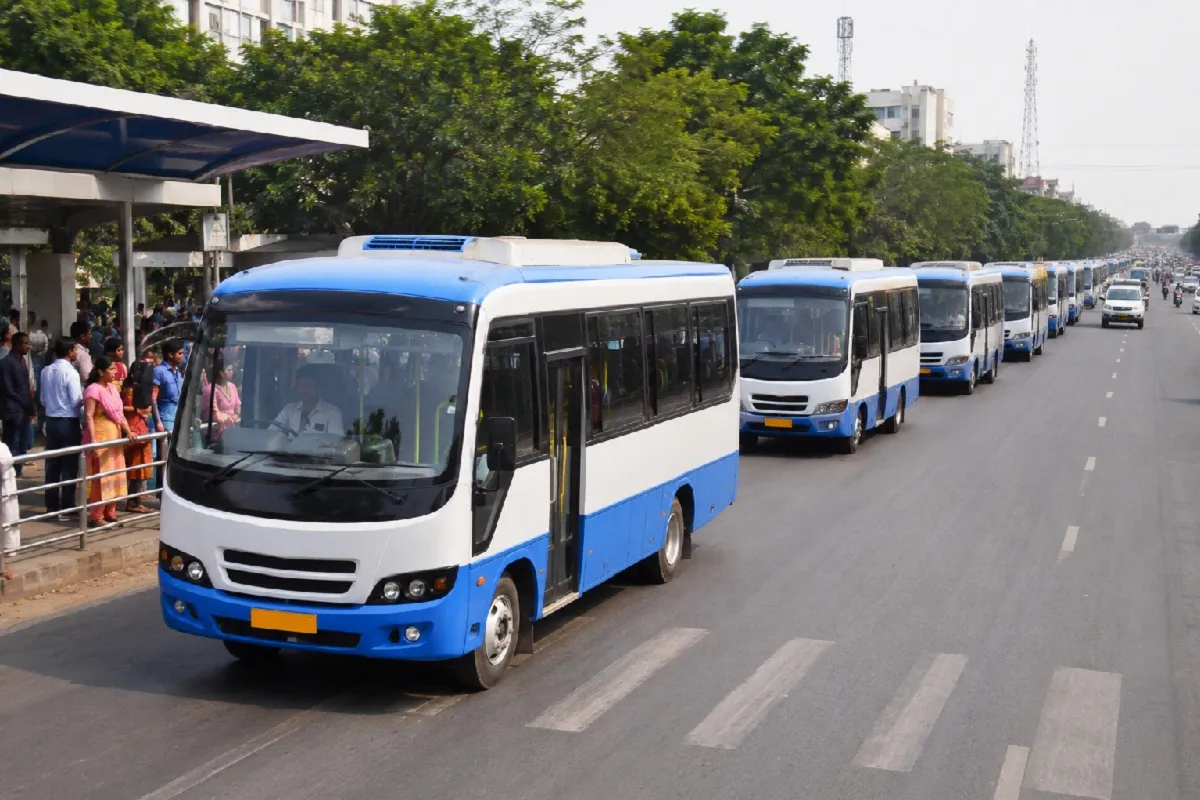 CG News: रायपुर में आज से दौड़ेंगी 8 नई मिनी सिटी बसें, रेलवे स्टेशन का किराया सिर्फ ₹25