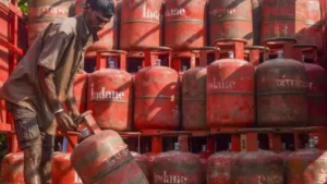CG News: PM Ujjwala Yojana: केंद्र सरकार का बड़ा फैसला, सालाना 9 से घटाकर 4 किए गए रियायती LPG सिलेंडर