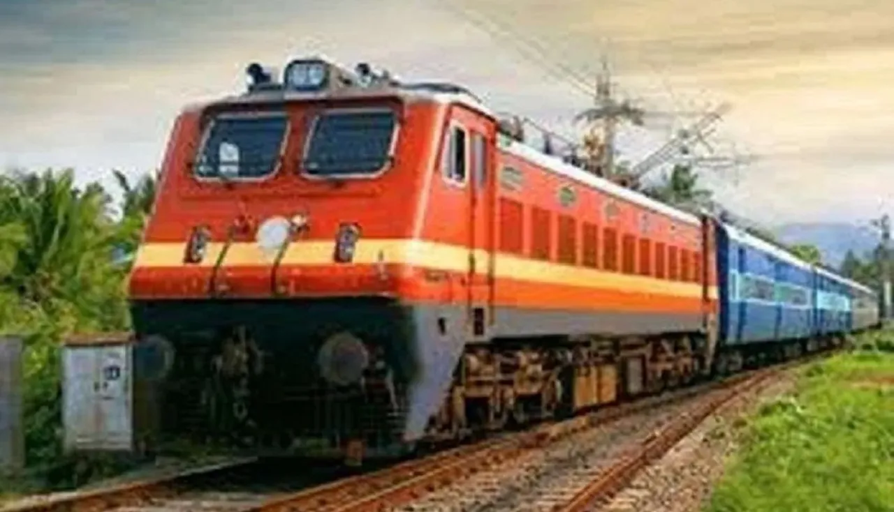 CG News: छत्तीसगढ़ से गुजरने वाली कई ट्रेनों के रूट में बदलाव, रेलवे ने जारी किया अलर्ट