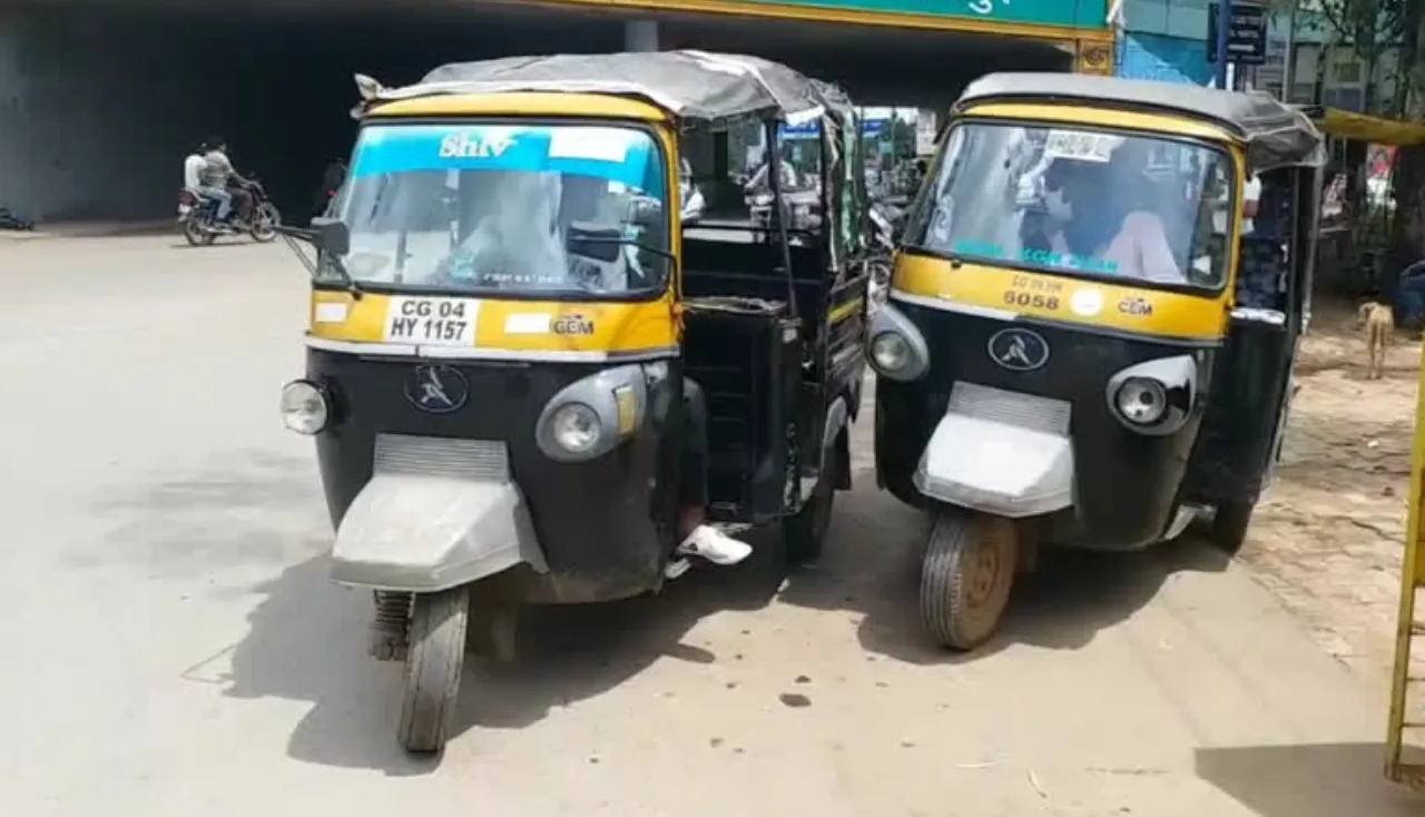 CG News: रायपुर में पब्लिक ट्रांसपोर्ट हुआ हाईटेक, ऑटो और ई-रिक्शा पर QR कोड अनिवार्य