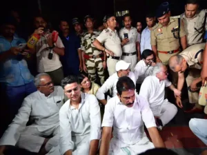 CG News: नामांकन रद्द होने पर सियासी बवाल, कांग्रेस का चुनाव आयोग पर आरोप, दिल्ली में धरना