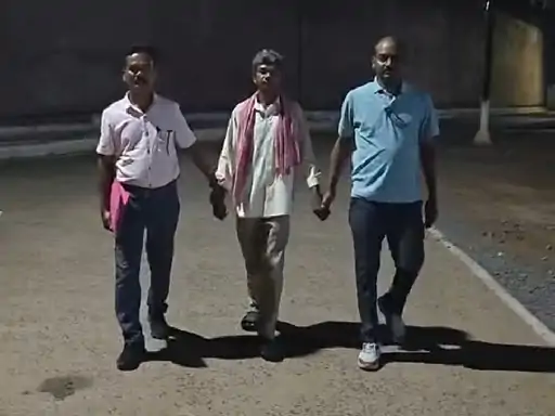 CG News: पैरोल पर छूटा हत्यारा 21 साल तक रहा फरार, तेलंगाना से गिरफ्तार कर भेजा गया जेल