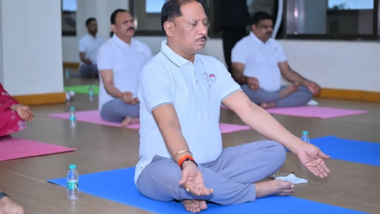 CG News: चिंतन शिविर 3.0 के दूसरे दिन योगाभ्यास, मुख्यमंत्री साय ने स्वस्थ जीवन का दिया संदेश