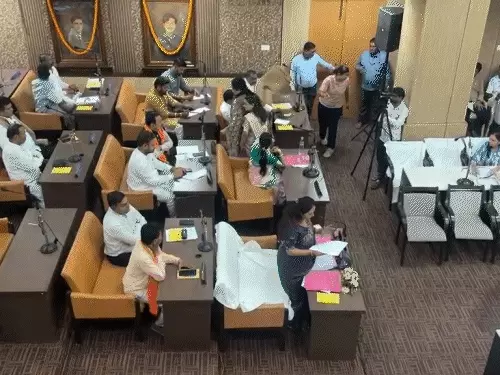CG News: रायपुर नगर निगम की बैठक में भारी हंगामा, जलभराव से लेकर भ्रष्टाचार तक विपक्ष का हमला