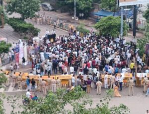 CG News: 12वीं हिंदी पेपर लीक मामले में छात्रों का प्रदर्शन, सरकार से सख्त कार्रवाई की मांग