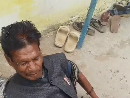 CG News: सूरजपुर में शराब के नशे में स्कूल पहुंचे हेडमास्टर, ग्रामीणों से की अभद्रता, वीडियो वायरल होने के बाद निलंबित