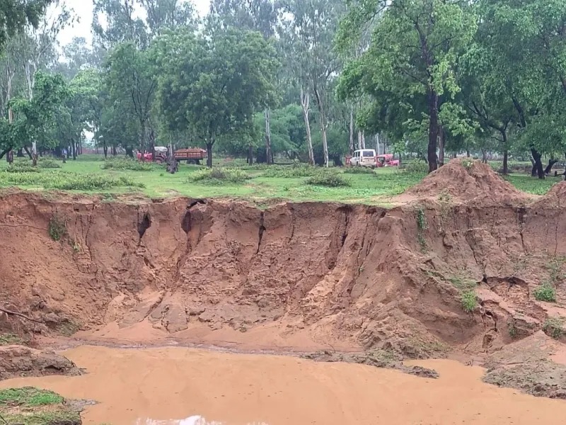 CG News: रायपुर खनिज विभाग की तड़के छापेमारी, अवैध रेत कारोबार पर शिकंजा