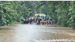 CG News: 24 घंटे से बंद रायपुर-गरियाबंद मार्ग, त्रिवेणी संगम में बढ़ा जलस्तर