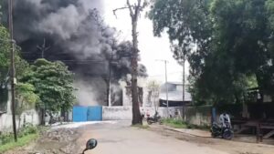 CG News: कोरबा कार्बन फैक्ट्री हादसा, बॉयलर फटने के बाद लगी भीषण आग, कई मजदूरों के झुलसने की आशंका